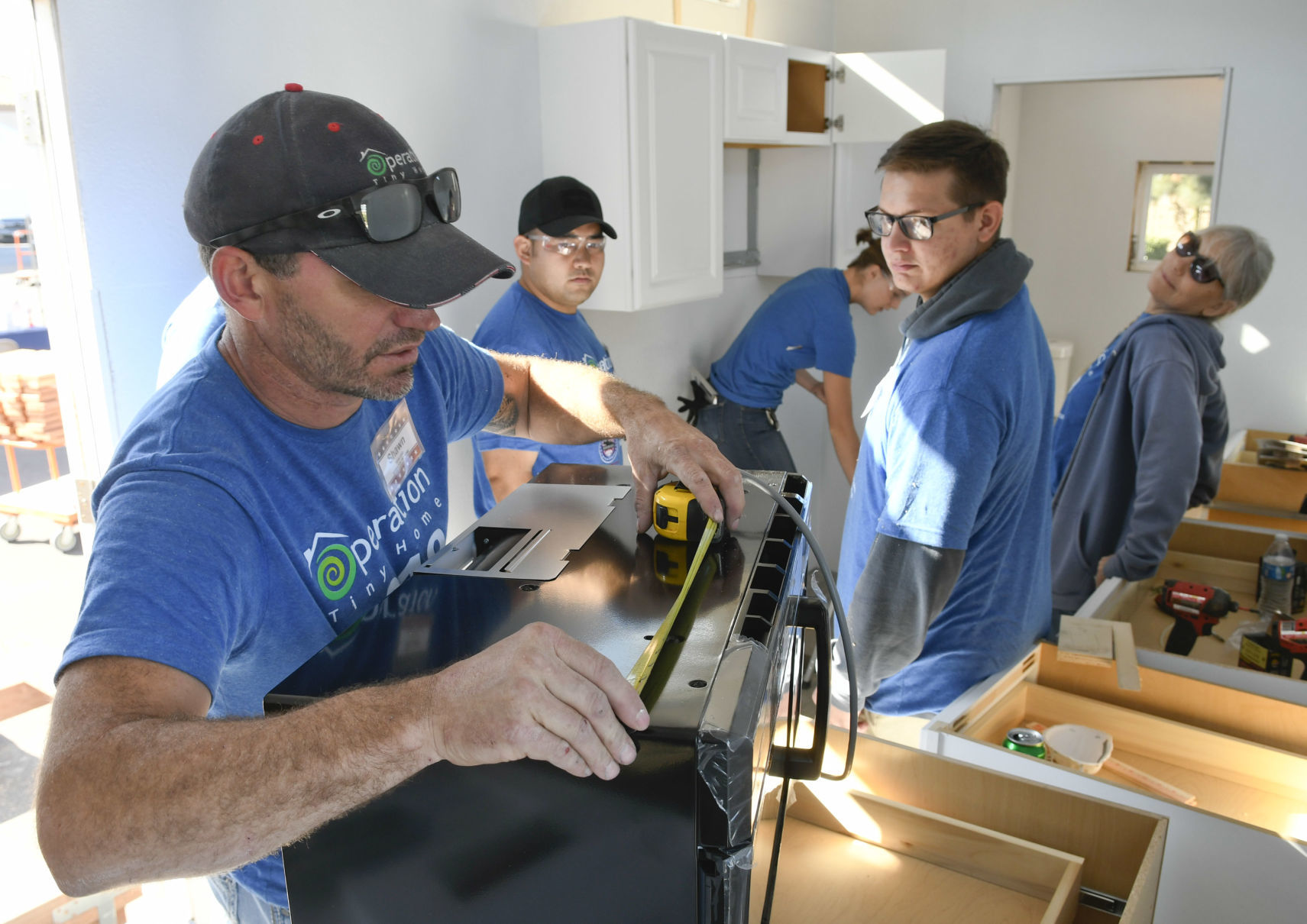 110819 Tiny House work 02.jpg